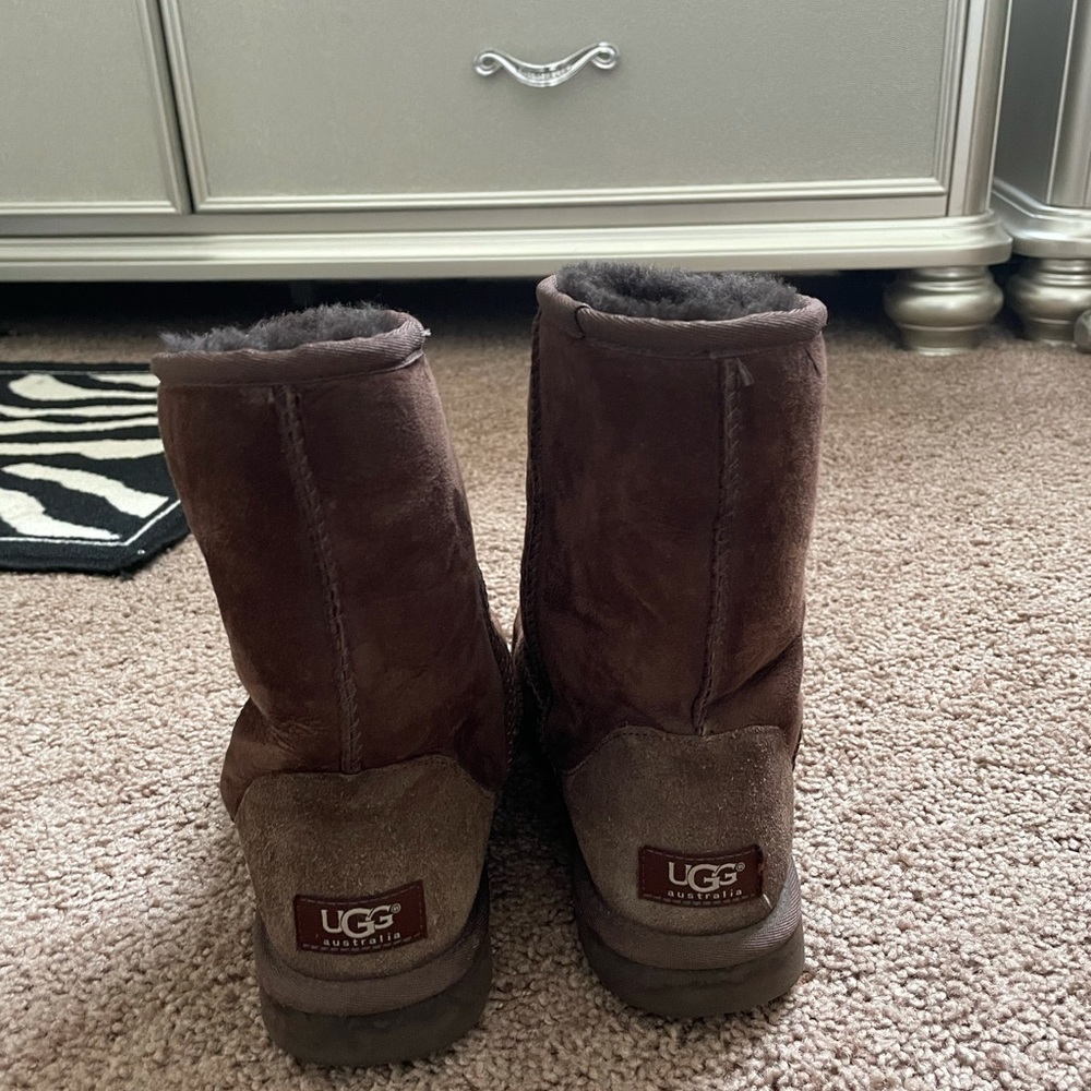 Women’s Chocolate Classic UGG boots mid condition
